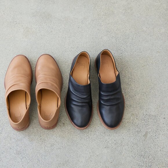 NEW BEEK Made In Mexico Leather Puffin Slip On Flats in black for women 825 10j5 - Picture 9 of 9